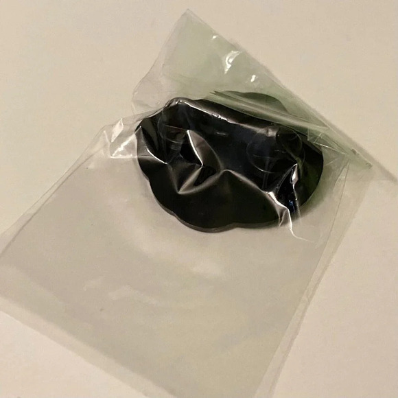 Metroid Samus Aran Enamel Metal Pin Double Rubber Backing - Picture 5 of 11